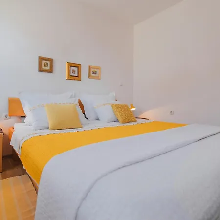 First Row Seafront In Гостевой дом