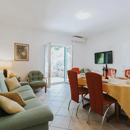 First Row Seafront In Гостевой дом Stanici