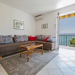 First Row Seafront In 4* Stanici